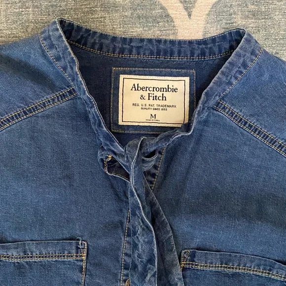 WOMEN'S Abercrombie & Fitch Super Soft Denim Shirt - with Neck Tie -Size Medium - Picture 2 of 3